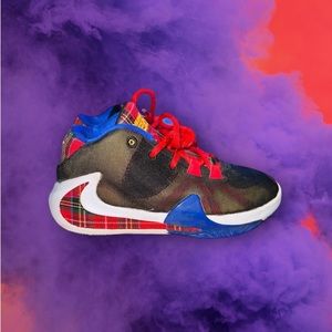 Nike Zoom Freak 1 Black / Blue Size 4Y (5.5 Women’s)